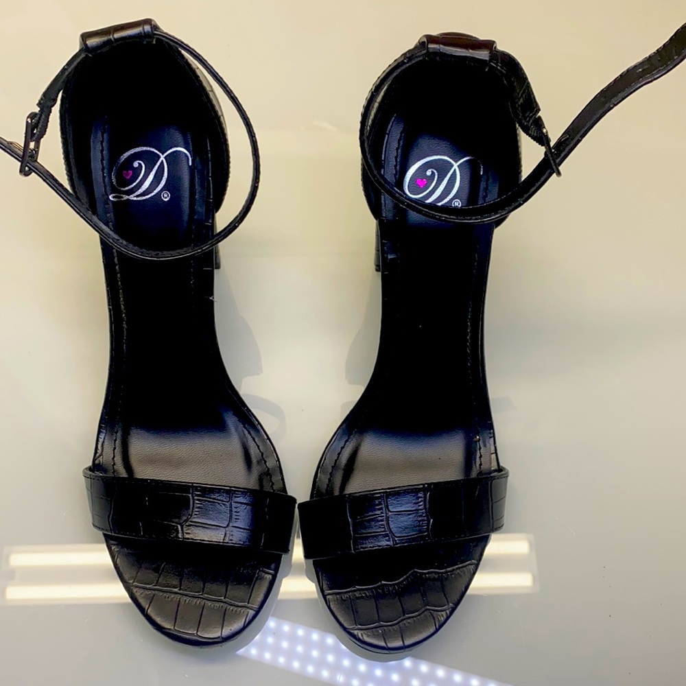 Women's Black crocodile Block Heel  size 7.5